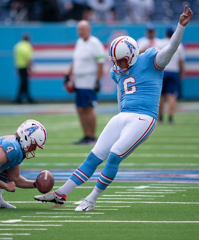 Tennessee Titans place kicker Nick Folk (6) warms up before their game against the Atlanta Falcons.